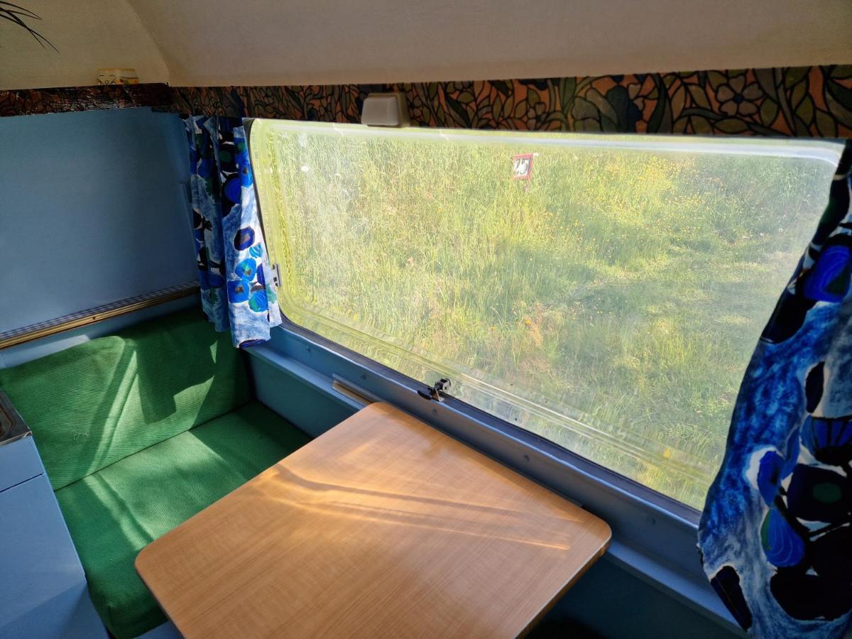 Camping La Foret Du Morvan Vintage Caravan Larochemillay Esterno foto