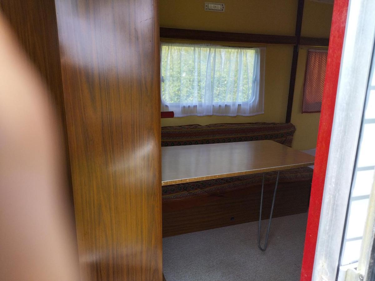 Camping La Foret Du Morvan Vintage Caravan Larochemillay Esterno foto